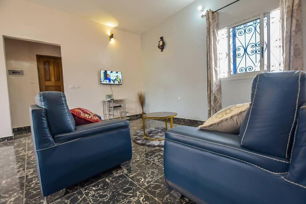 Appartements Neuf De Haut Standing Dm & Ng A Bafoussam Екстериор снимка