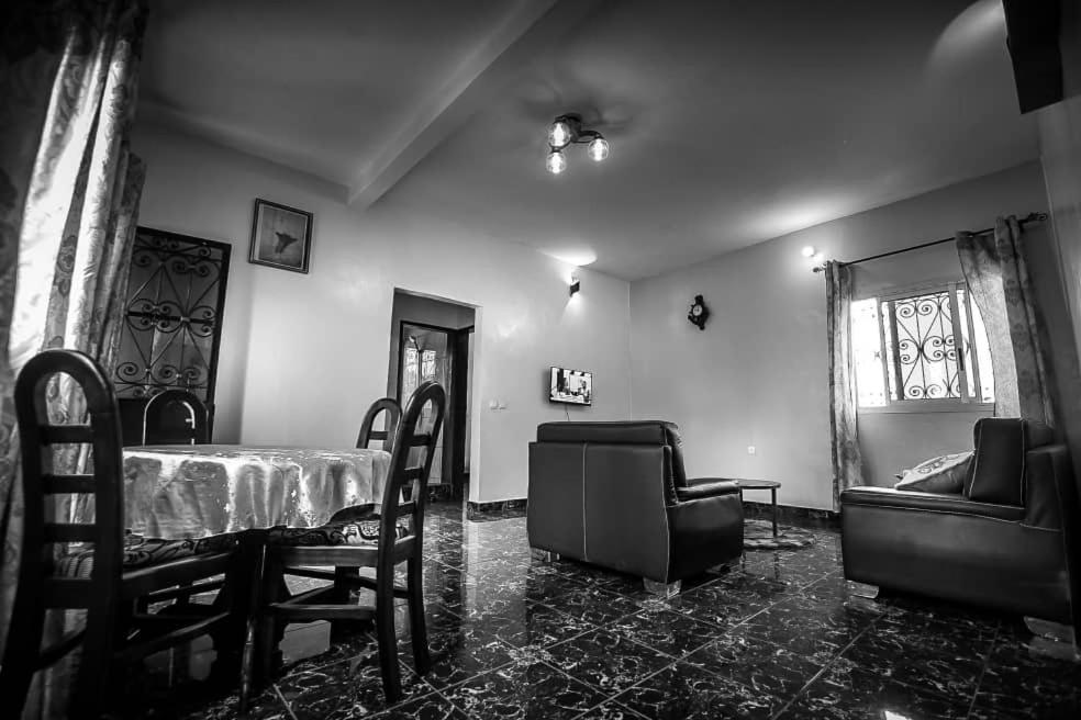 Appartements Neuf De Haut Standing Dm & Ng A Bafoussam Екстериор снимка