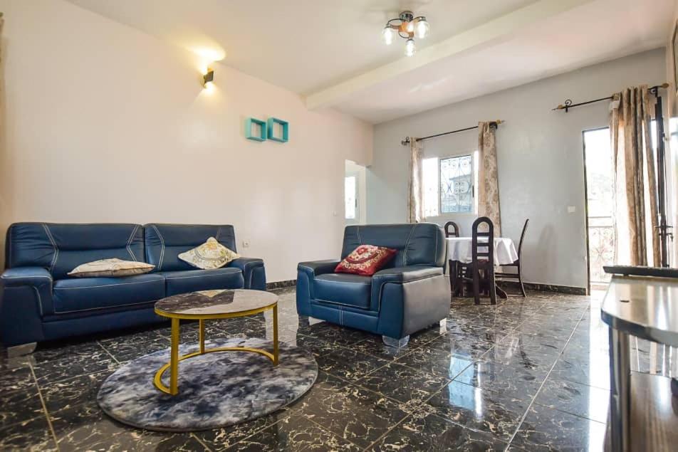 Appartements Neuf De Haut Standing Dm & Ng A Bafoussam Екстериор снимка