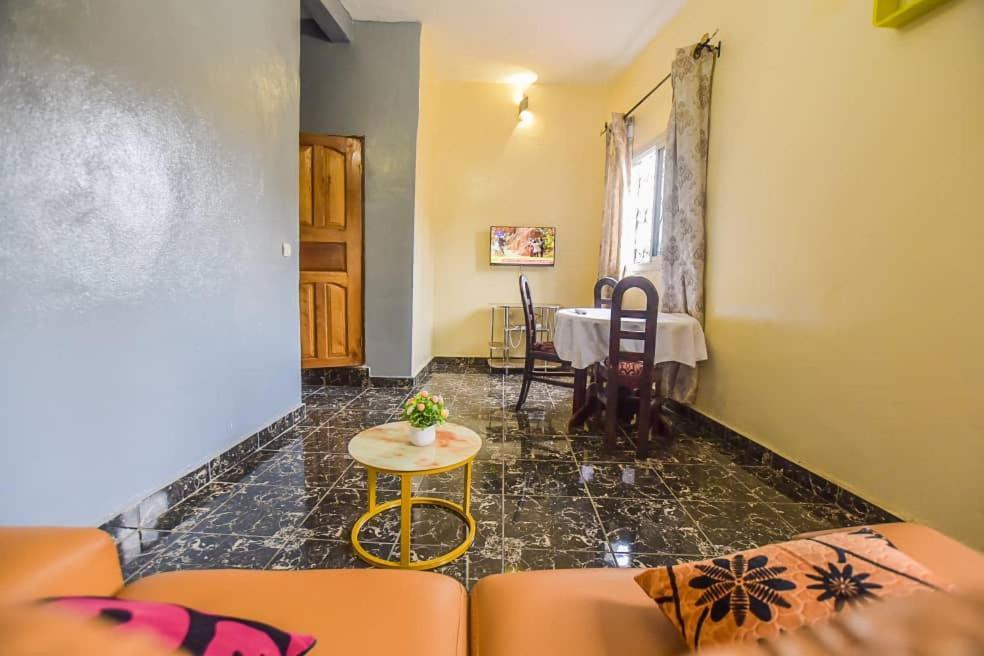 Appartements Neuf De Haut Standing Dm & Ng A Bafoussam Екстериор снимка
